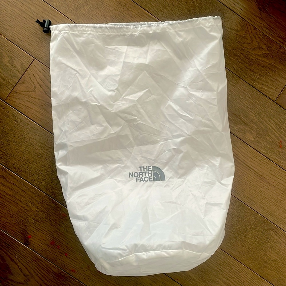 NWOT: The North Face White Drawstring Bag Dust Bag. NEW
